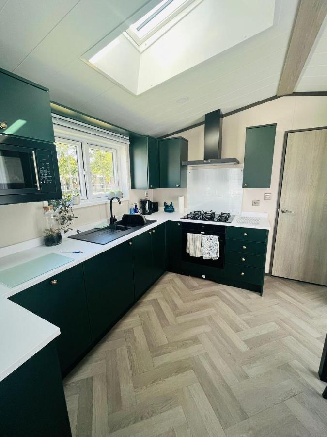 The Poplars Lodge With Hot Tub ยอร์ค ภายนอก รูปภาพ