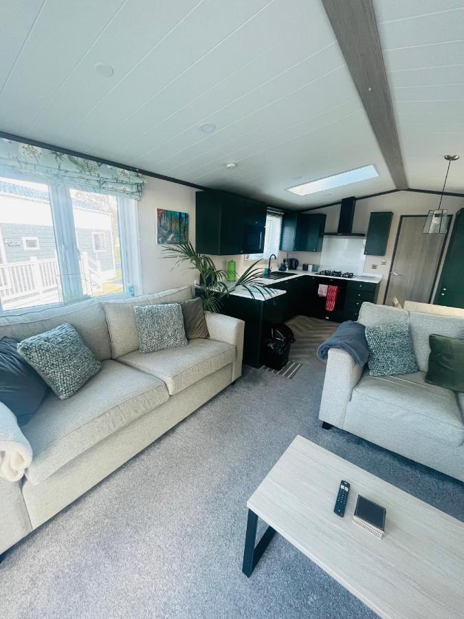 The Poplars Lodge With Hot Tub ยอร์ค ภายนอก รูปภาพ